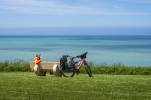 Jessica de Korte aan de kust bij Petit Caux