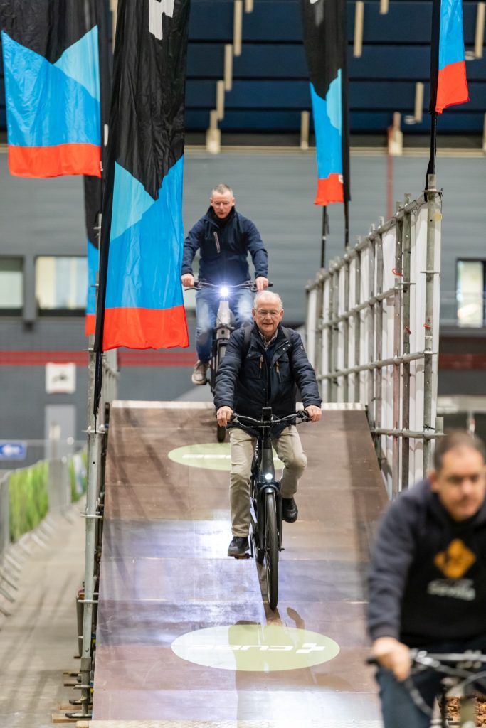Blikvanger op het fietsparcours was de grote CUBE fietsbrug.