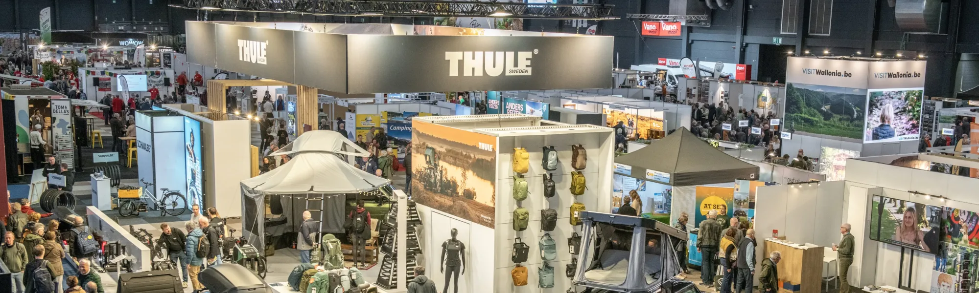 Fiets en Wandelbeurs in Hal 1 van Flanders Expo in Gent, met als blikvanger de stand van Thule