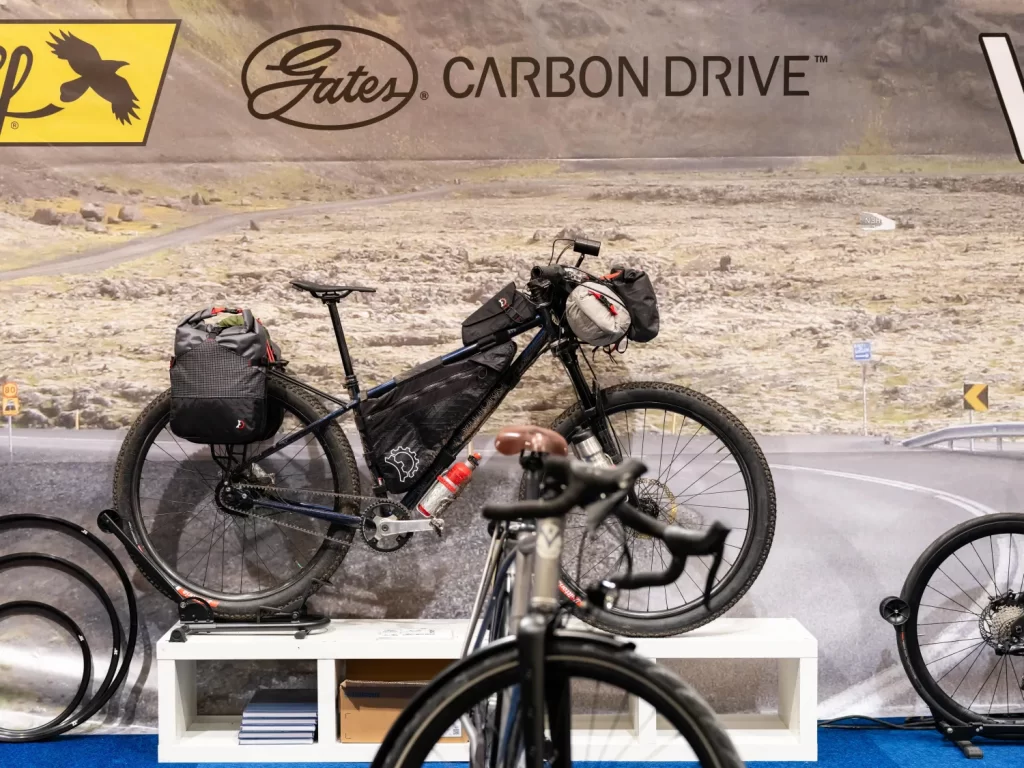 Prachtige bikes met carbon drive voor outdoor gravelavonturen