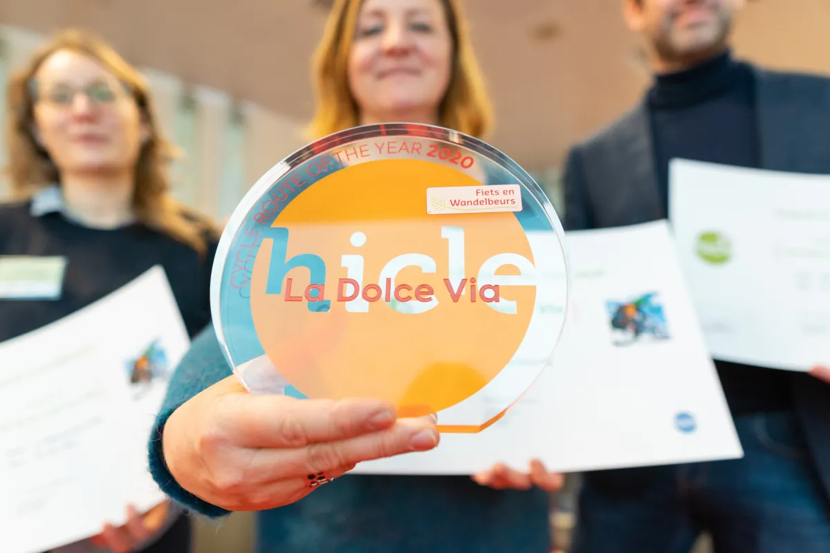 award van de Fietsroute van het Jaar in 2020, met La Dolce Via in de Franse Ardèche als winnaar